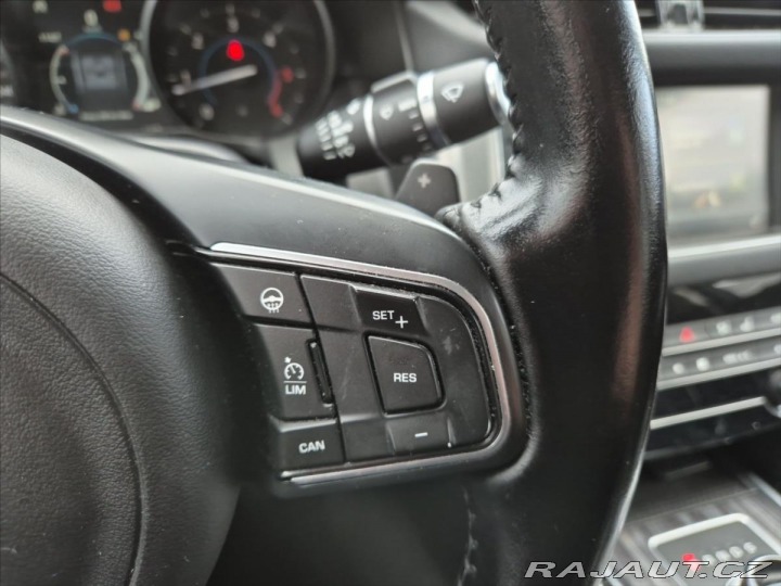 Jaguar XF 2,0 20d R-SPORT 2017