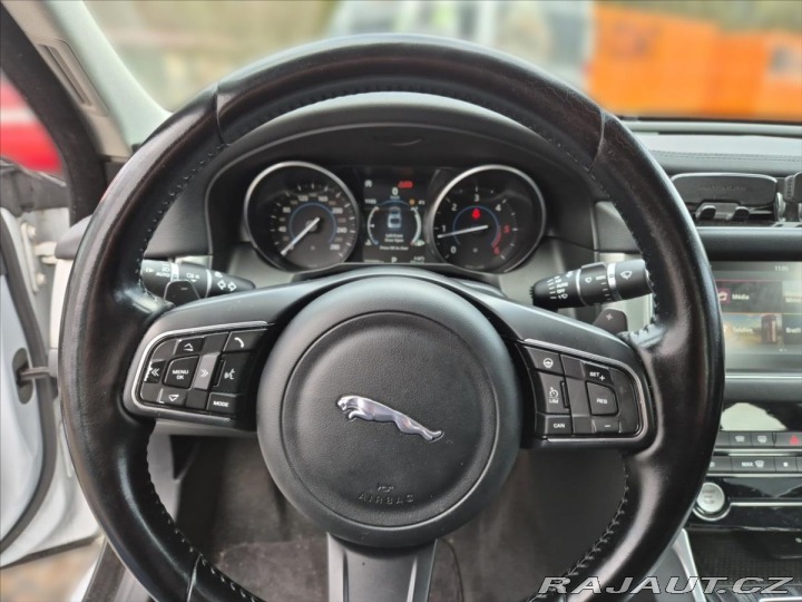 Jaguar XF 2,0 20d R-SPORT 2017