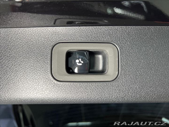 Mercedes-Benz E 220d 4M AMG, PANO,HYPER, 2025