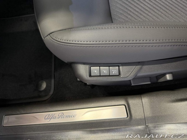Alfa Romeo Junior Speciale Elettrica 54 kWh 2025