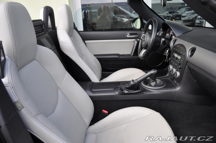 Mazda MX-5 1,8i MIRAI FL RC HARDTOP 2011