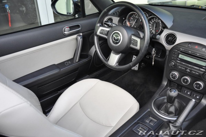 Mazda MX-5 1,8i MIRAI FL RC HARDTOP 2011