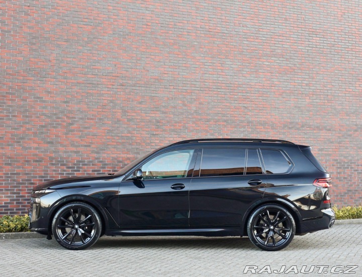 BMW X7 M60i xDrive *SkyLounge*Ť 2023