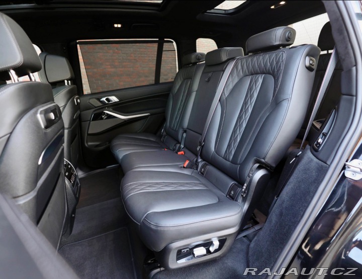 BMW X7 M60i xDrive *SkyLounge*Ť 2023