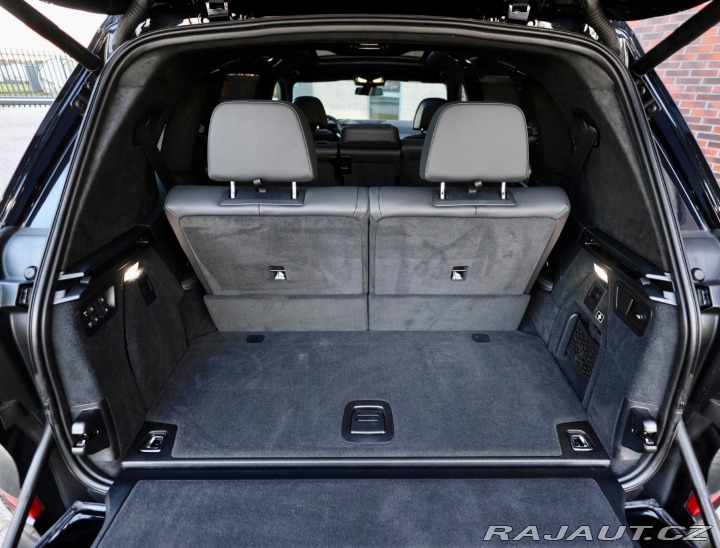 BMW X7 M60i xDrive *SkyLounge*Ť 2023