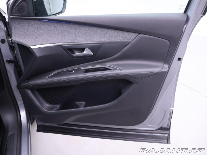 Peugeot 3008 1,2 PureTech 96kW Allure 2017