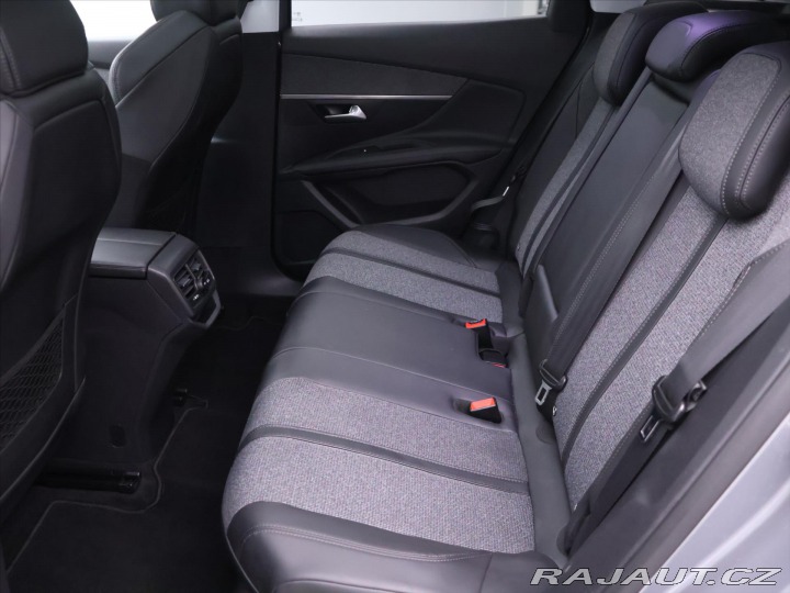 Peugeot 3008 1,2 PureTech 96kW Allure 2017