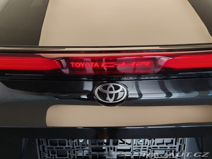 Toyota C-HR 2.0 Hybrid 135kW E-CVT St 2024