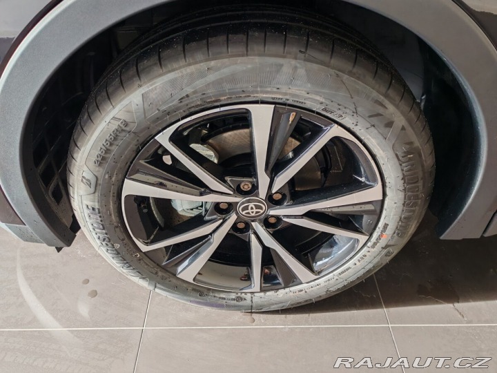 Toyota C-HR 2.0 Hybrid 135kW E-CVT St 2024
