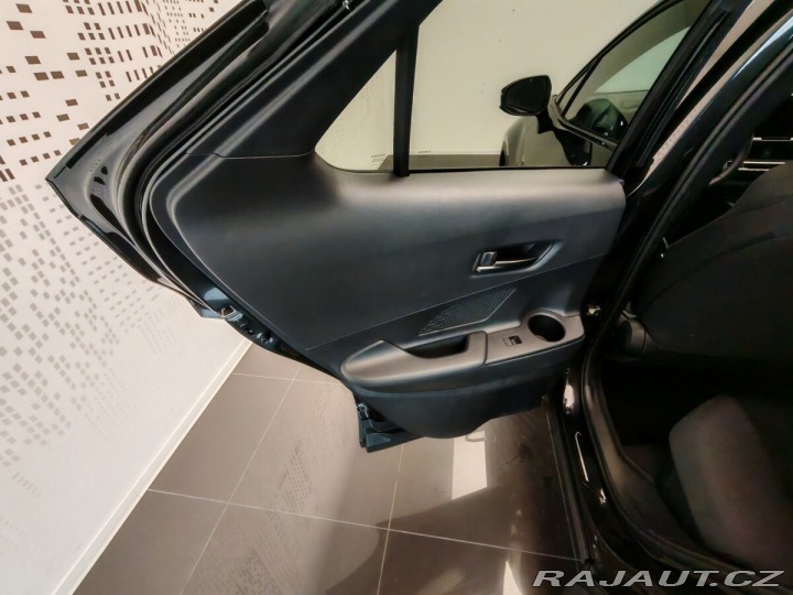 Toyota C-HR 2.0 Hybrid 135kW E-CVT St 2024