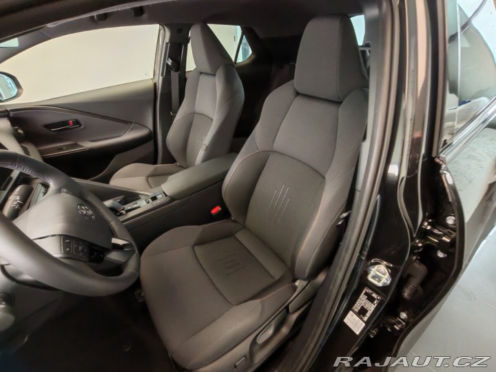 Toyota C-HR 2.0 Hybrid 135kW E-CVT St 2024