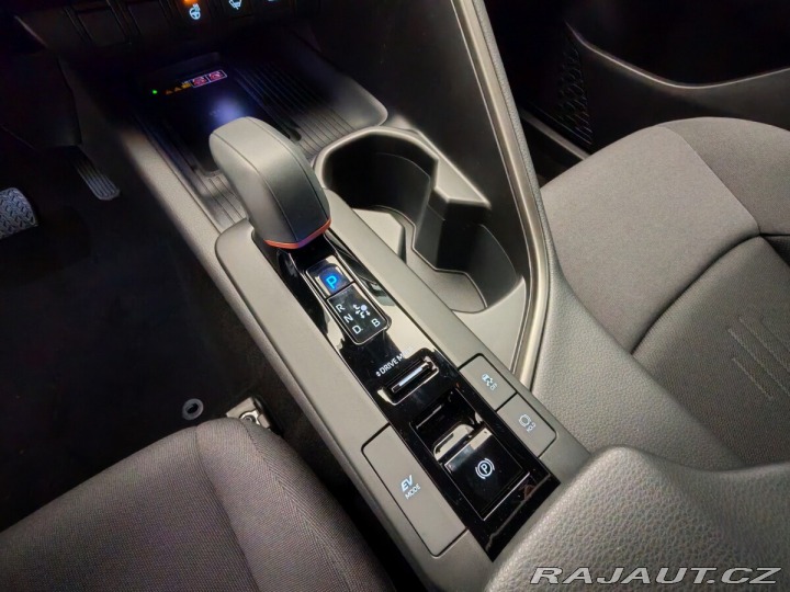 Toyota C-HR 2.0 Hybrid 135kW E-CVT St 2024