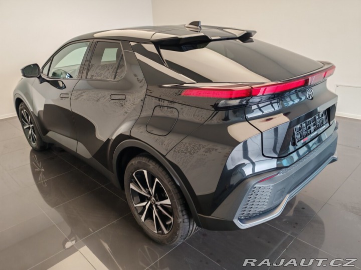 Toyota C-HR 2.0 Hybrid 135kW E-CVT St 2024