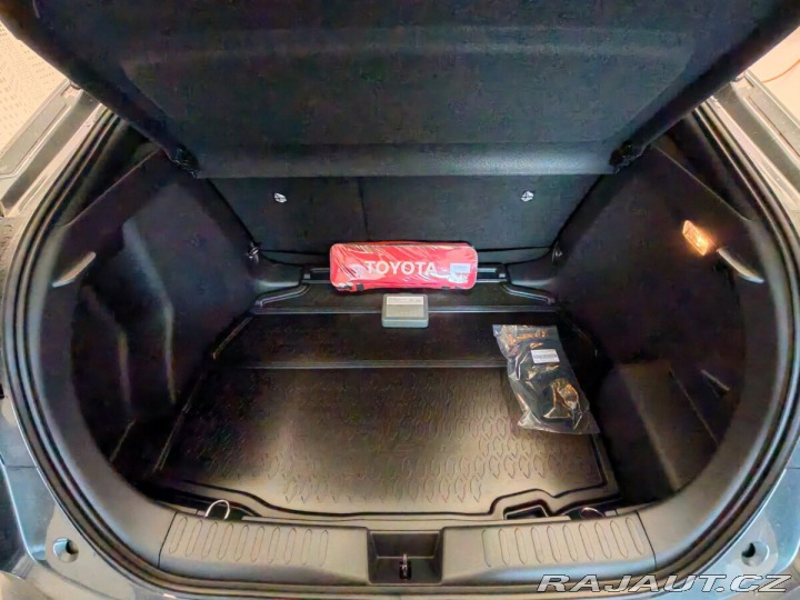 Toyota C-HR 2.0 Hybrid 135kW E-CVT St 2023