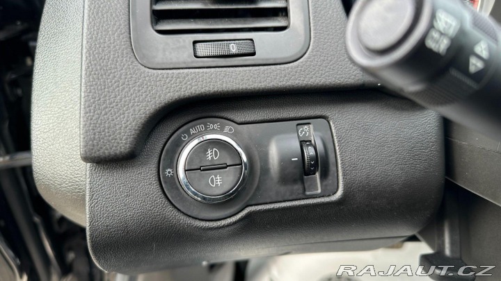 Opel Insignia 1.4 Turbo 103kW REZERVOVA 2011