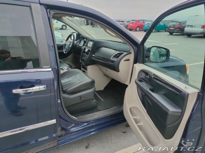 Chrysler Town & Country 2012
