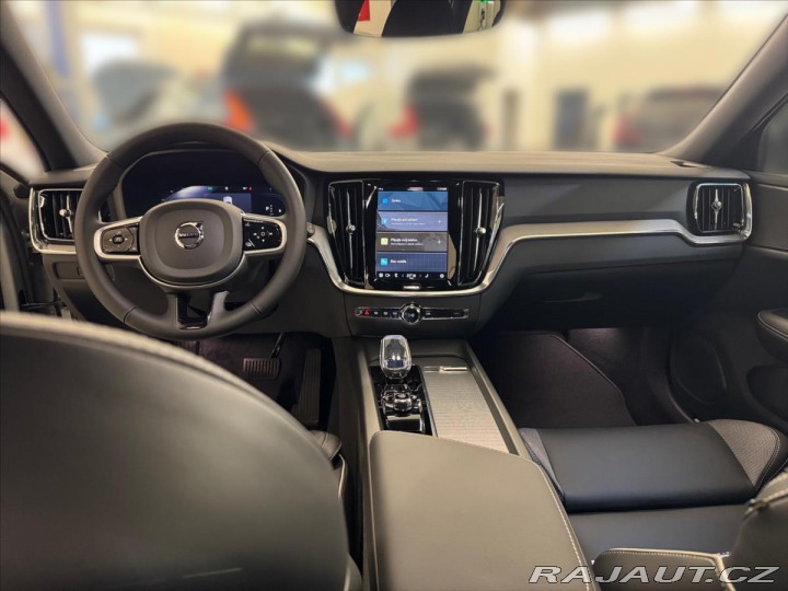 Volvo V60 2,0 B4 FWD Plus Dark 9507 2024