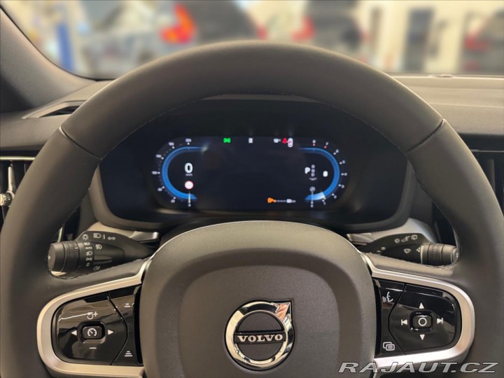 Volvo V60 2,0 B4 FWD Plus Dark 9507 2024