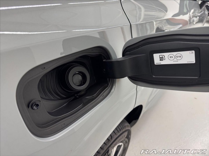 Volvo XC60 2,0 B5 AWD Plus Dark 2623 2024