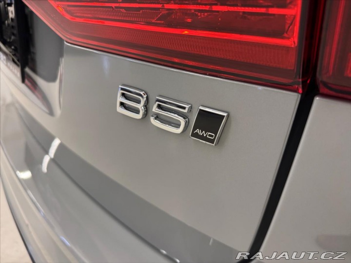 Volvo XC60 2,0 B5 AWD Plus Dark 2623 2024