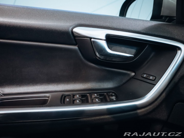 Volvo S60 2.0 D4 Kinetic, Navi 2015