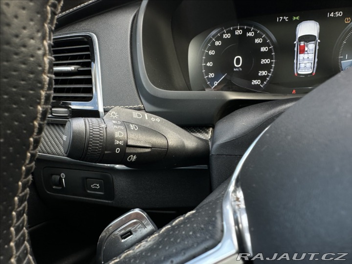 Volvo XC90 D5 R Design 7 míst 2017