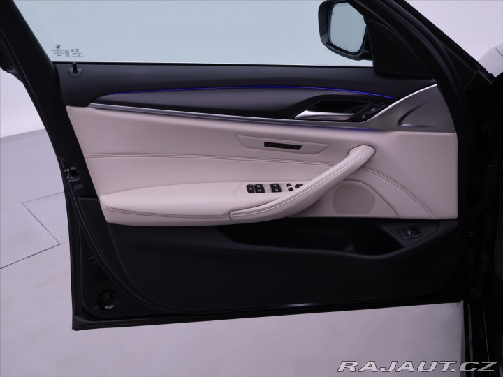 BMW 5 3,0 530d xDrive AT Tourin 2021