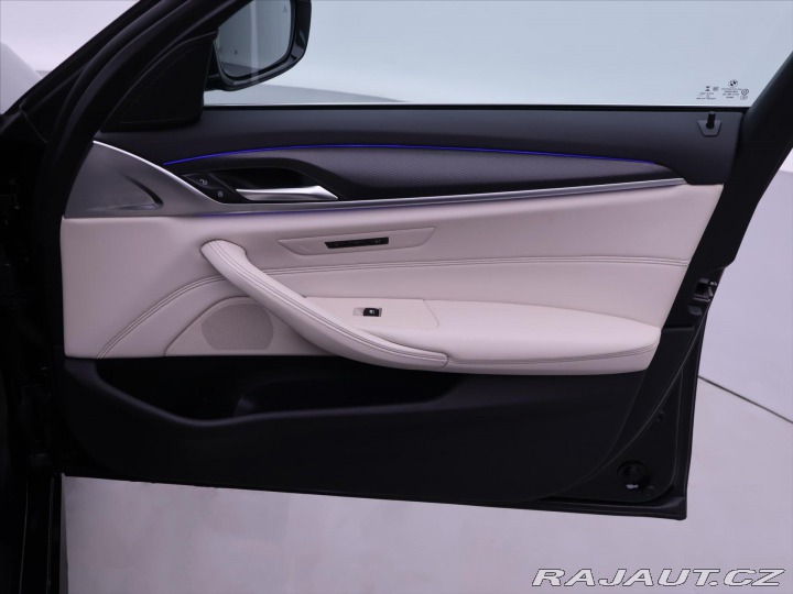 BMW 5 3,0 530d xDrive AT Tourin 2021
