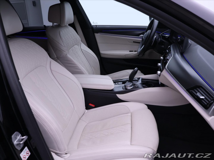 BMW 5 3,0 530d xDrive AT Tourin 2021