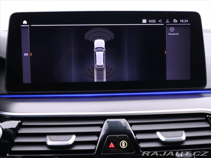 BMW 5 3,0 530d xDrive AT Tourin 2021