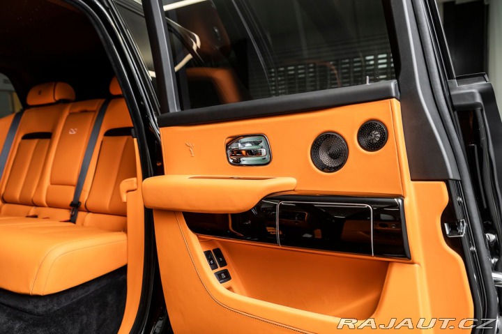 Rolls Royce Cullinan  1800