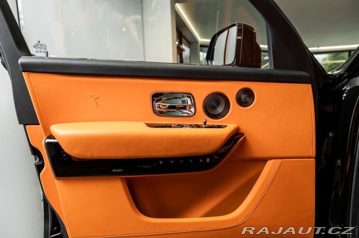 Rolls Royce Cullinan  1800