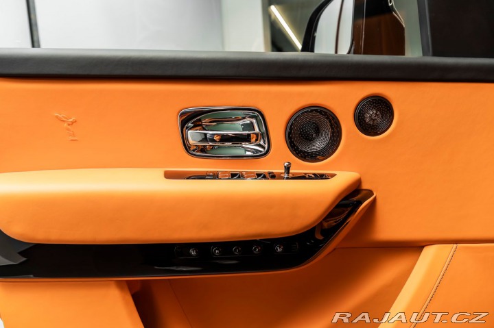 Rolls Royce Cullinan  1800