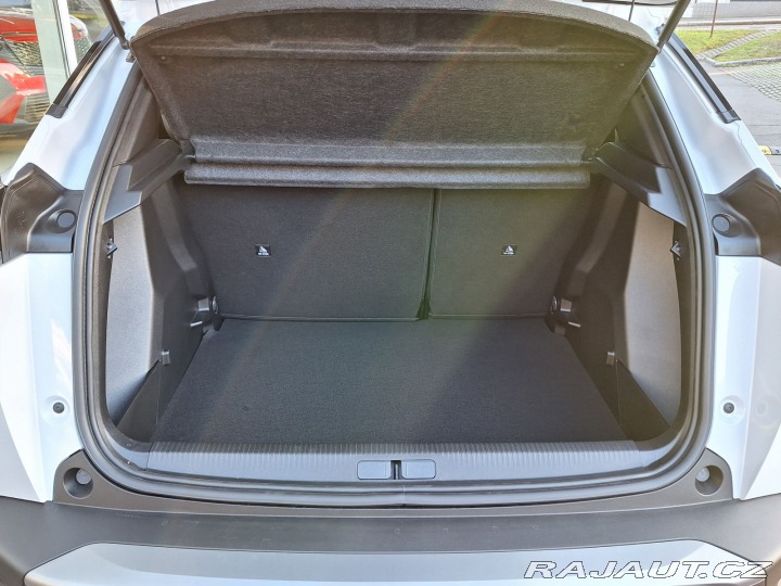 Peugeot 2008 ALLURE 1.2 PT 130K EAT8 2025