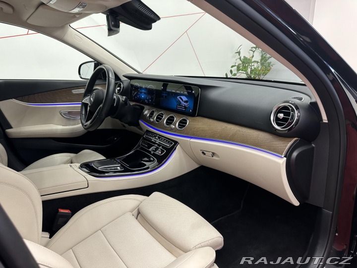 Mercedes-Benz E E300e*LED*TAŽNÉ*DIGI COCK 2021