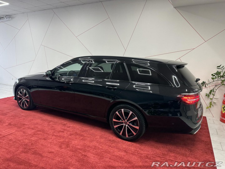 Mercedes-Benz E E300e*LED*TAŽNÉ*DIGI COCK 2021