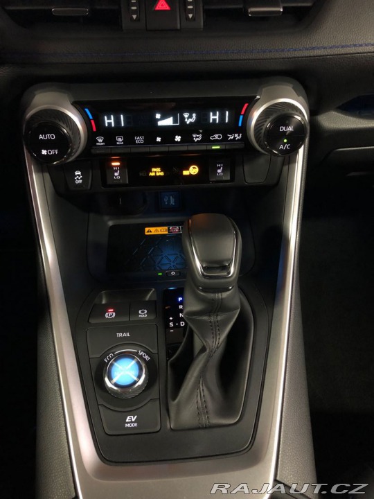 Toyota RAV4 SELECTION 2.5 Hybrid 4x4 2025