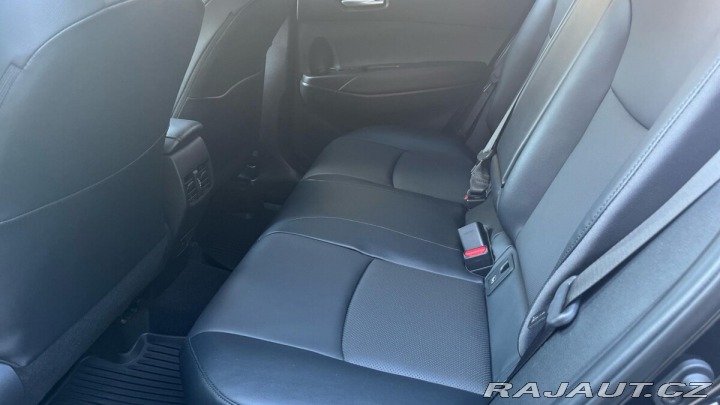 Toyota Corolla Cross 2,0 Hybrid e-CVT Executiv 2024