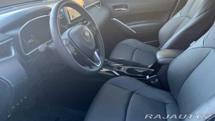 Toyota Corolla Cross 2,0 Hybrid e-CVT Executiv 2024