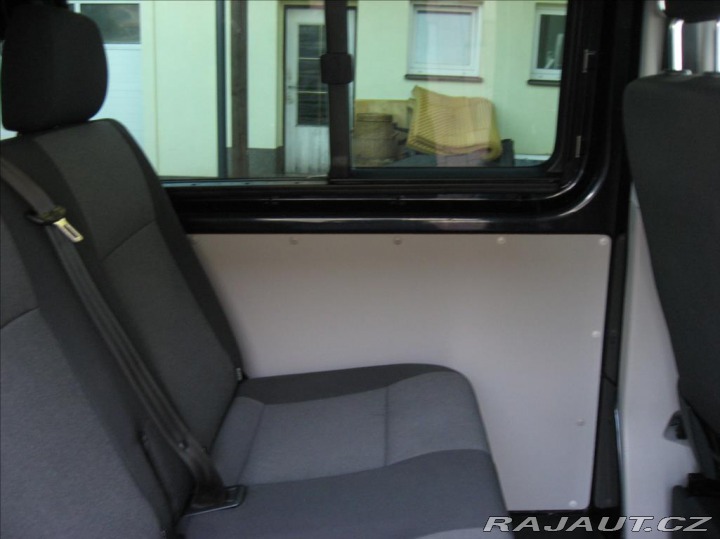 Volkswagen Transporter 2,0 TDI 150PS L2H1 Kombi 2017