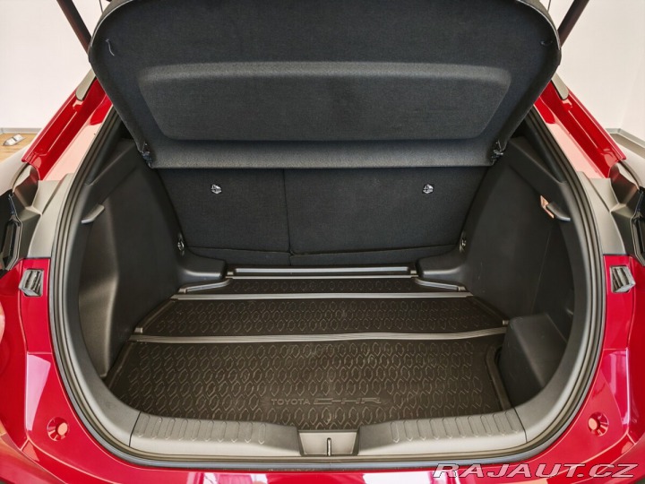Toyota C-HR 2,0 Hybrid e-CVT Executiv 2024