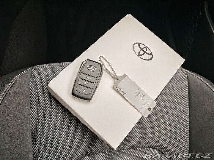 Toyota C-HR 2,0 Hybrid e-CVT Executiv 2024