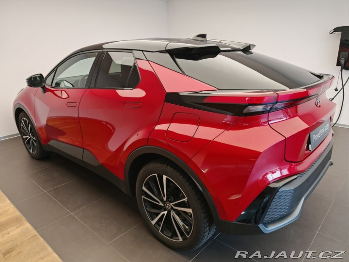 Toyota C-HR 2,0 Hybrid e-CVT Executiv 2024