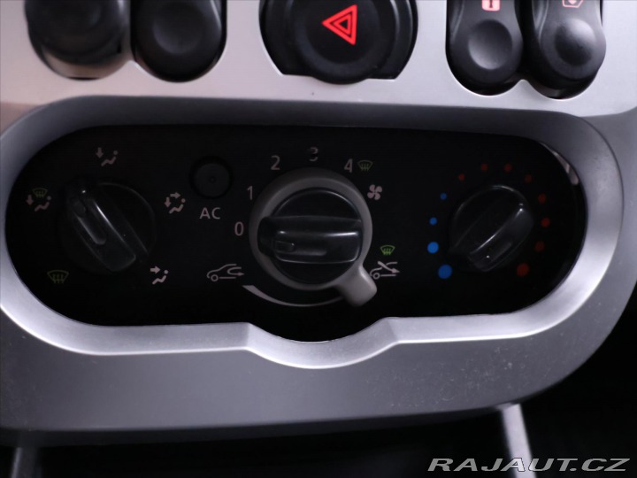 Dacia Sandero 1,2 i Arctica Klimatizace 2012