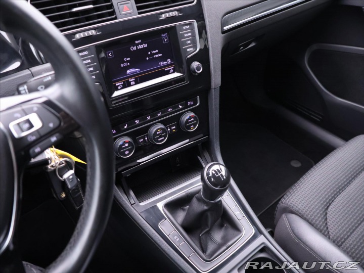 Volkswagen Golf 1,6 TDI Highline CZ 2015