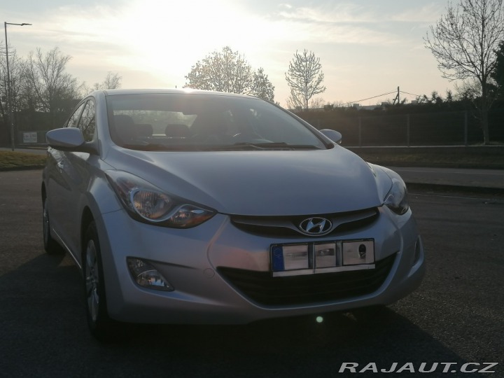 Hyundai Elantra 2012