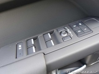 Land Rover Defender 110 3,0 X-Dynamic SE D200 2025