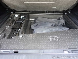 Land Rover Defender 110 3,0 X-Dynamic SE D200 2025