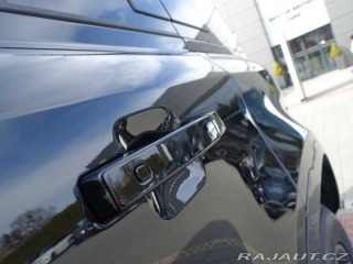 Land Rover Defender 110 3,0 X-Dynamic SE D200 2025