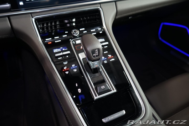Porsche Panamera 4 PDLS PDCC Chrono Záruka 2022